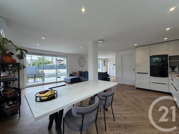 Maison à vendre  5 pièces - 132 m 2   VOIRON  - 38