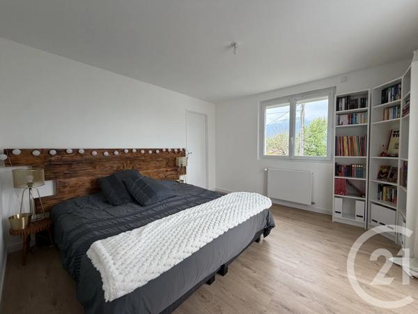 Maison à vendre  5 pièces - 132 m 2   VOIRON  - 38