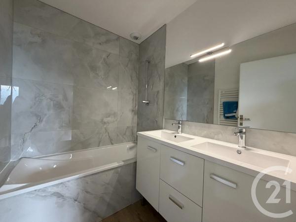 Maison à vendre  5 pièces - 132 m 2   VOIRON  - 38