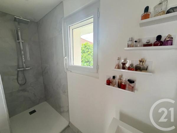 Maison à vendre  5 pièces - 132 m 2   VOIRON  - 38