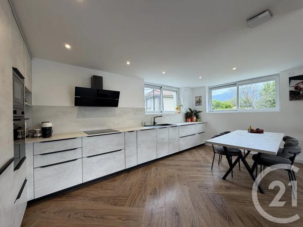 Maison à vendre  5 pièces - 132 m 2   VOIRON  - 38