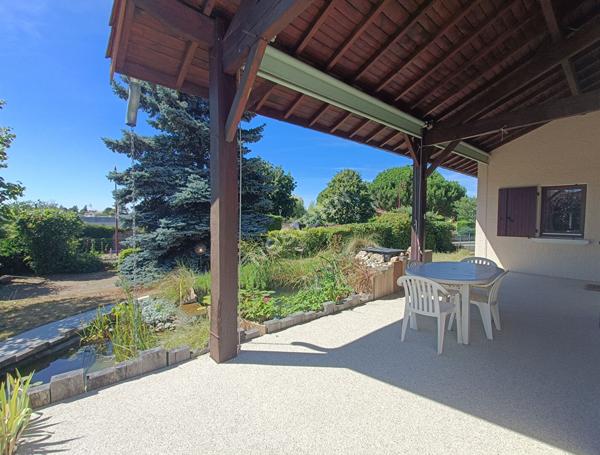 Maison individuelle de type 5 , sous sol complet sur 981 m² de terrain paysagé au calme