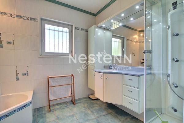 Maison individuelle de type 5 , sous sol complet sur 981 m² de terrain paysagé au calme