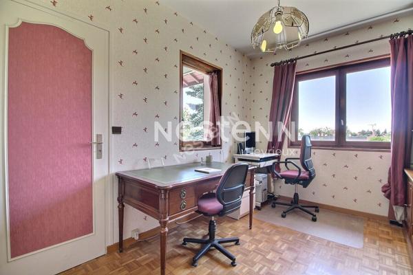 Maison individuelle de type 5 , sous sol complet sur 981 m² de terrain paysagé au calme