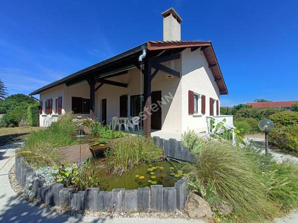 Maison individuelle de type 5 , sous sol complet sur 981 m² de terrain paysagé au calme