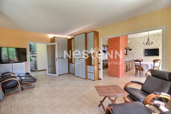 Maison individuelle de type 5 , sous sol complet sur 981 m² de terrain paysagé au calme
