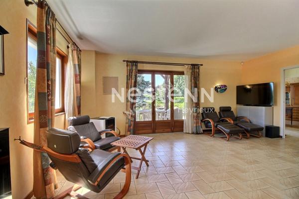 Maison individuelle de type 5 , sous sol complet sur 981 m² de terrain paysagé au calme