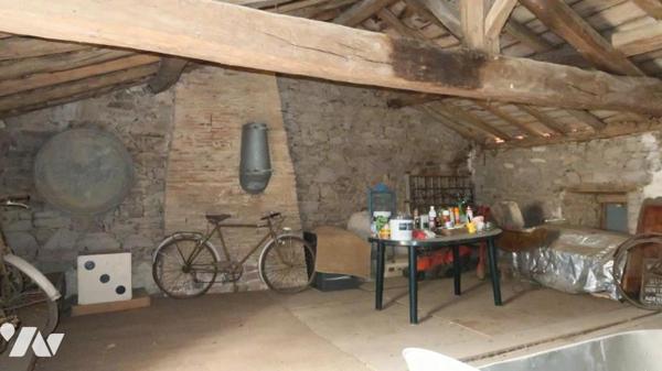 LE BOUPERE CENTRE, A 13 KMS DES HERBIERS, MAISON DE CARACTERE AVEC JARDIN ATTENANT ET GARAGE.