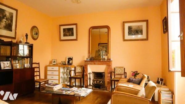 LE BOUPERE CENTRE, A 13 KMS DES HERBIERS, MAISON DE CARACTERE AVEC JARDIN ATTENANT ET GARAGE.