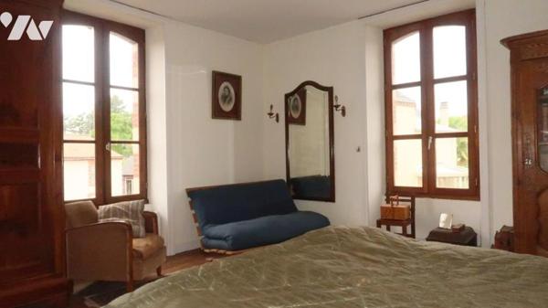 LE BOUPERE CENTRE, A 13 KMS DES HERBIERS, MAISON DE CARACTERE AVEC JARDIN ATTENANT ET GARAGE.