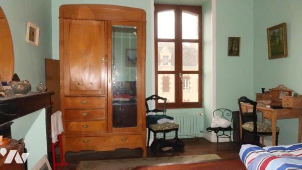 LE BOUPERE CENTRE, A 13 KMS DES HERBIERS, MAISON DE CARACTERE AVEC JARDIN ATTENANT ET GARAGE.