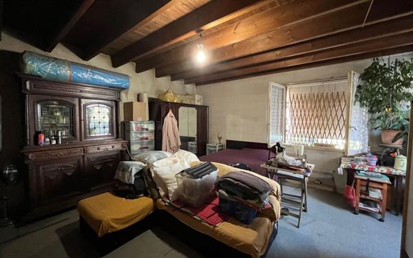 Immeuble à vendre    4 pièces •  Pont-l'Abbé-d'Arnoult