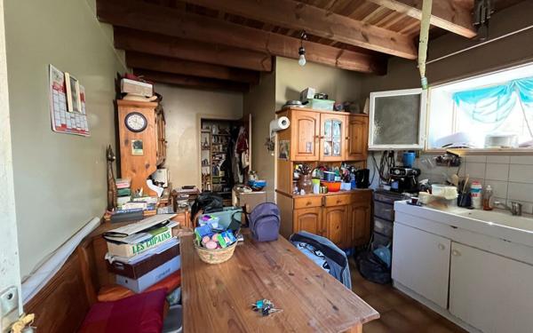 Immeuble à vendre    4 pièces •  Pont-l'Abbé-d'Arnoult