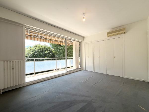 Bel appartement T3 - Vue dégagée Très lumineux - De beaux volumes - double garage - Chambéry centre