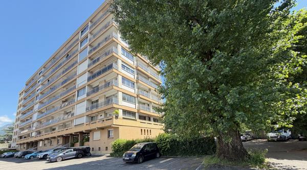Bel appartement T3 - Vue dégagée Très lumineux - De beaux volumes - double garage - Chambéry centre