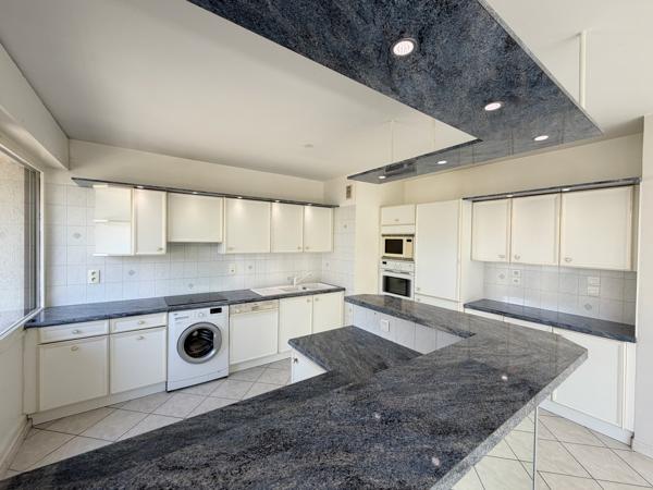 Bel appartement T3 - Vue dégagée Très lumineux - De beaux volumes - double garage - Chambéry centre