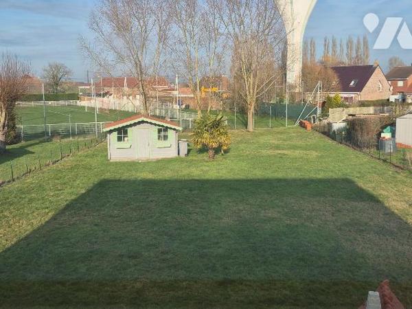 Merville:  Charmante maison individuelle en briques, construite dans une résidence calme et réc...