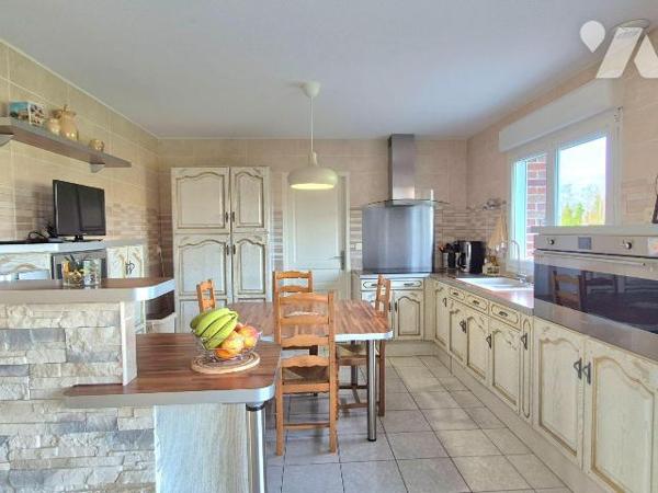 Merville:  Charmante maison individuelle en briques, construite dans une résidence calme et réc...