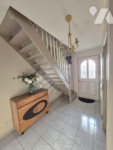 Merville:  Charmante maison individuelle en briques, construite dans une résidence calme et réc...