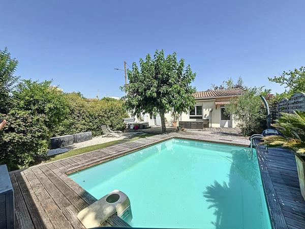 GRADIGNAN - Maison T6 aux beaux volumes avec jardin, piscine et jacuzzi