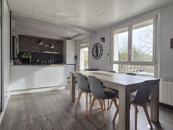 GRADIGNAN - Maison T6 aux beaux volumes avec jardin, piscine et jacuzzi