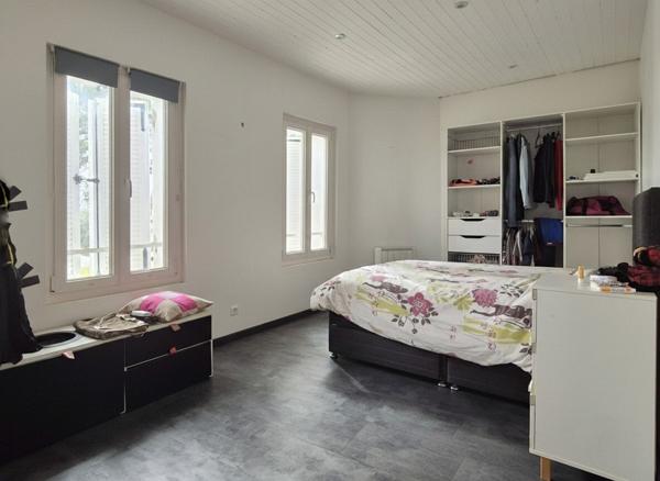 GRADIGNAN - Maison T6 aux beaux volumes avec jardin, piscine et jacuzzi