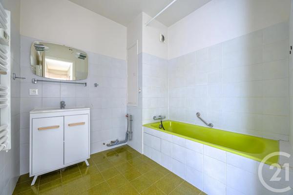 Appartement T4 à vendre  4 pièces - 83,09 m 2   CHAMBERY  - 73