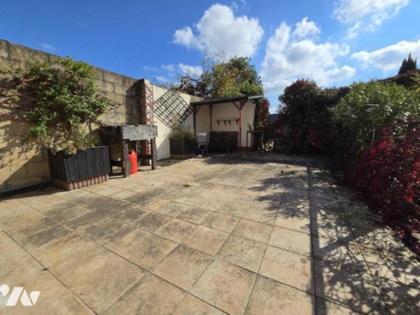 EN CENTRE VILLE - MAISON PIERRE - 4 CHAMBRES - HANGAR