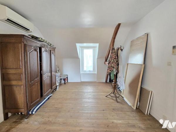 EN CENTRE VILLE - MAISON PIERRE - 4 CHAMBRES - HANGAR