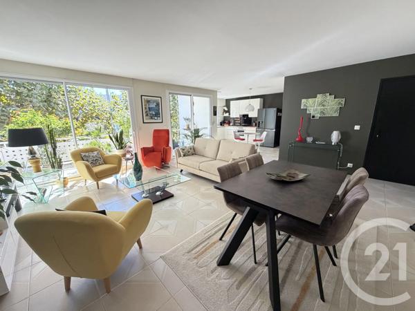 Appartement F3 à vendre  3 pièces - 95,27 m 2   ROYAN  - 17