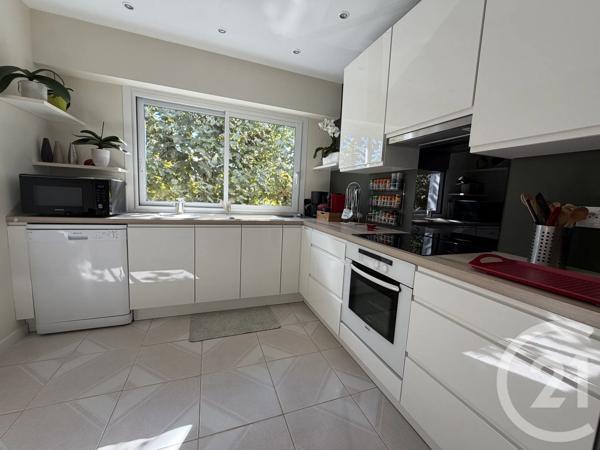 Appartement F3 à vendre  3 pièces - 95,27 m 2   ROYAN  - 17