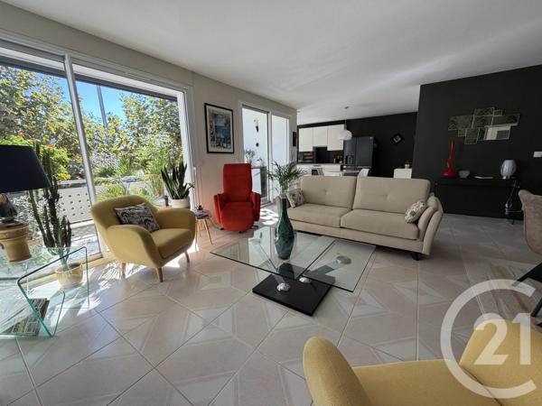 Appartement F3 à vendre  3 pièces - 95,27 m 2   ROYAN  - 17