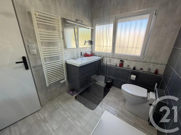 Appartement F3 à vendre  3 pièces - 95,27 m 2   ROYAN  - 17