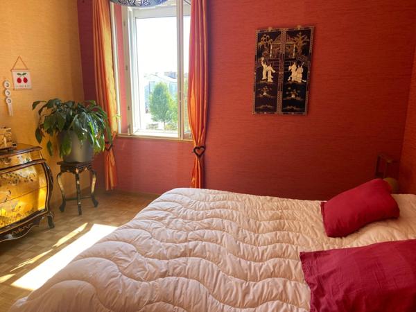 LUCON (85) COEUR DE VILLE MAISON EN PIERRES DE CARACTERE 5/6 CHAMBRES AVEC PATIO ET SPACIEUSES ANNEXES