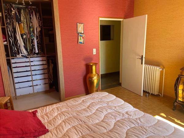 LUCON (85) COEUR DE VILLE MAISON EN PIERRES DE CARACTERE 5/6 CHAMBRES AVEC PATIO ET SPACIEUSES ANNEXES