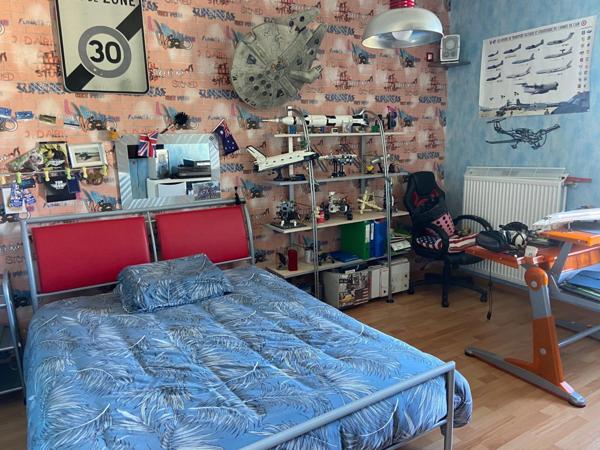 LUCON (85) COEUR DE VILLE MAISON EN PIERRES DE CARACTERE 5/6 CHAMBRES AVEC PATIO ET SPACIEUSES ANNEXES