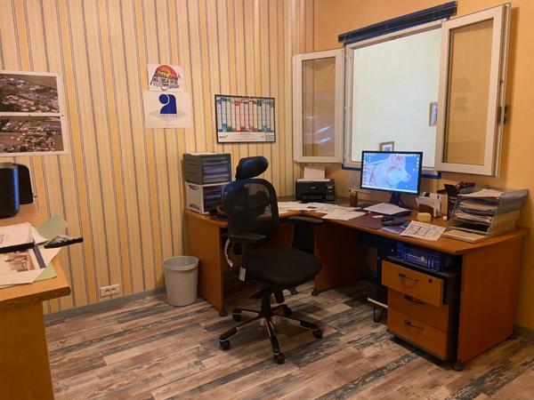 LUCON (85) COEUR DE VILLE MAISON EN PIERRES DE CARACTERE 5/6 CHAMBRES AVEC PATIO ET SPACIEUSES ANNEXES