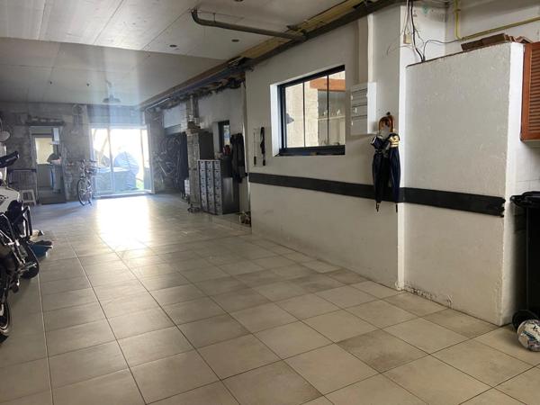 LUCON (85) COEUR DE VILLE MAISON EN PIERRES DE CARACTERE 5/6 CHAMBRES AVEC PATIO ET SPACIEUSES ANNEXES