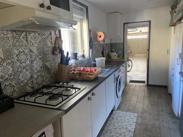 LUCON (85) COEUR DE VILLE MAISON EN PIERRES DE CARACTERE 5/6 CHAMBRES AVEC PATIO ET SPACIEUSES ANNEXES