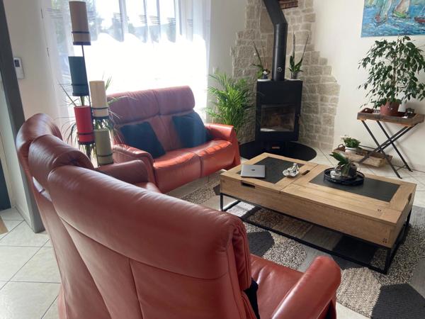 LUCON (85) COEUR DE VILLE MAISON EN PIERRES DE CARACTERE 5/6 CHAMBRES AVEC PATIO ET SPACIEUSES ANNEXES