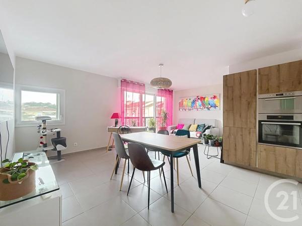 Appartement T2 à vendre  2 pièces - 52,60 m 2   ST RAPHAEL  - 83