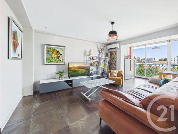 Appartement F4 à vendre  4 pièces - 77,60 m 2   TOULON  - 83