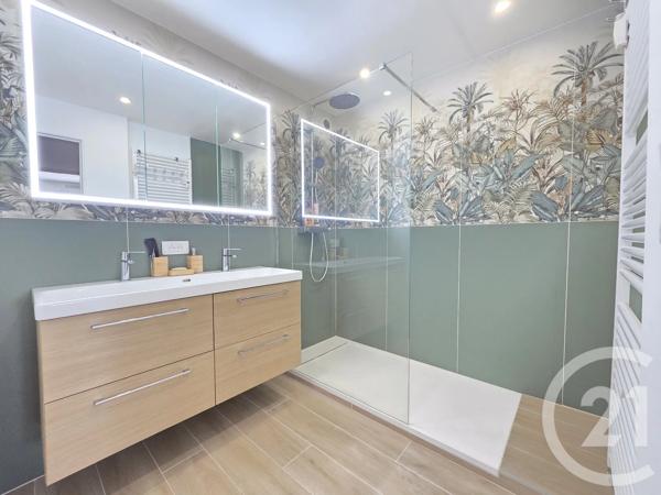 Appartement F4 à vendre  4 pièces - 77,60 m 2   TOULON  - 83