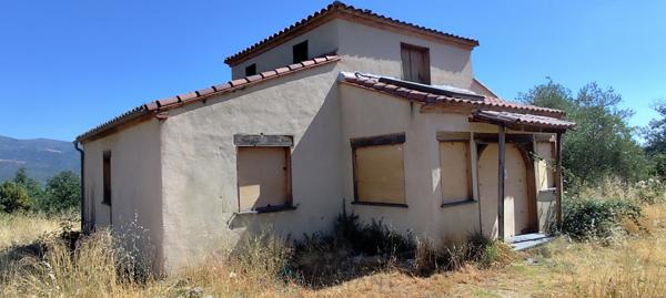 Maison bio climatique 6 pièces à rénover sur terrain 2500 m²
