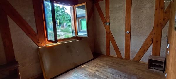Maison bio climatique 6 pièces à rénover sur terrain 2500 m²