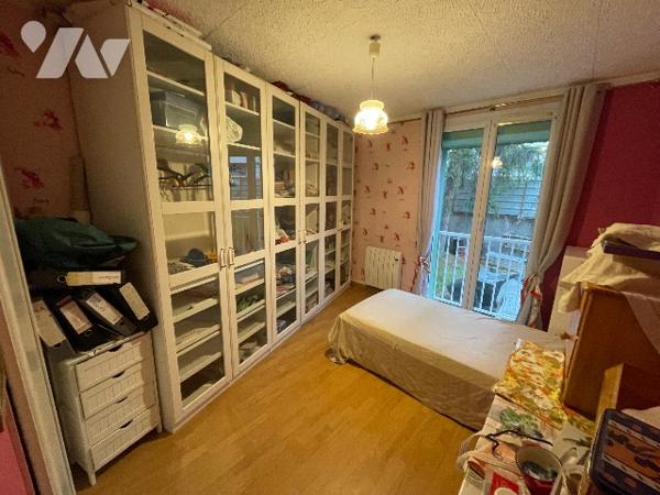 SAINT JUST 13013/13004 , T3 ACCES JARDIN 130M² ENV, CALME PROCHE METRO ET VILLAS.