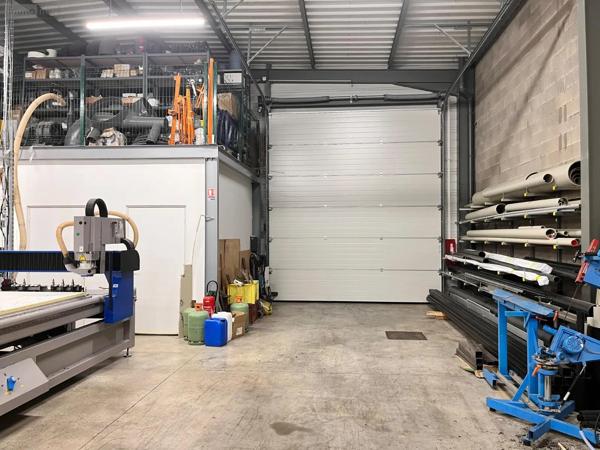 Location - Fonds et/ou murs commerciaux Cormontreuil 51350 490 m 2 250 m 2
