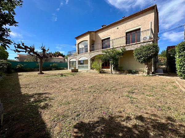 Maison La Crau 7 pièces 197 m2 double habitation T3 + T5 Centre Ville