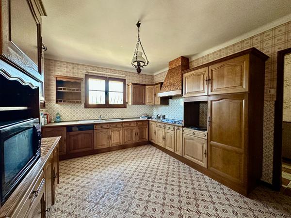 Maison La Crau 7 pièces 197 m2 double habitation T3 + T5 Centre Ville