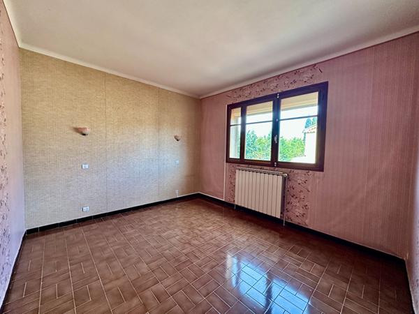 Maison La Crau 7 pièces 197 m2 double habitation T3 + T5 Centre Ville